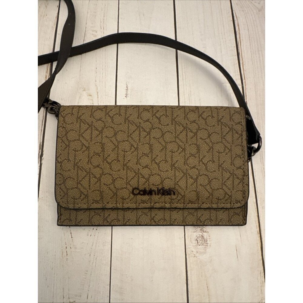 Calvin Klein Beige Leather Logo Crossbody Wallet Adjustable 7.5"×5" NWOT